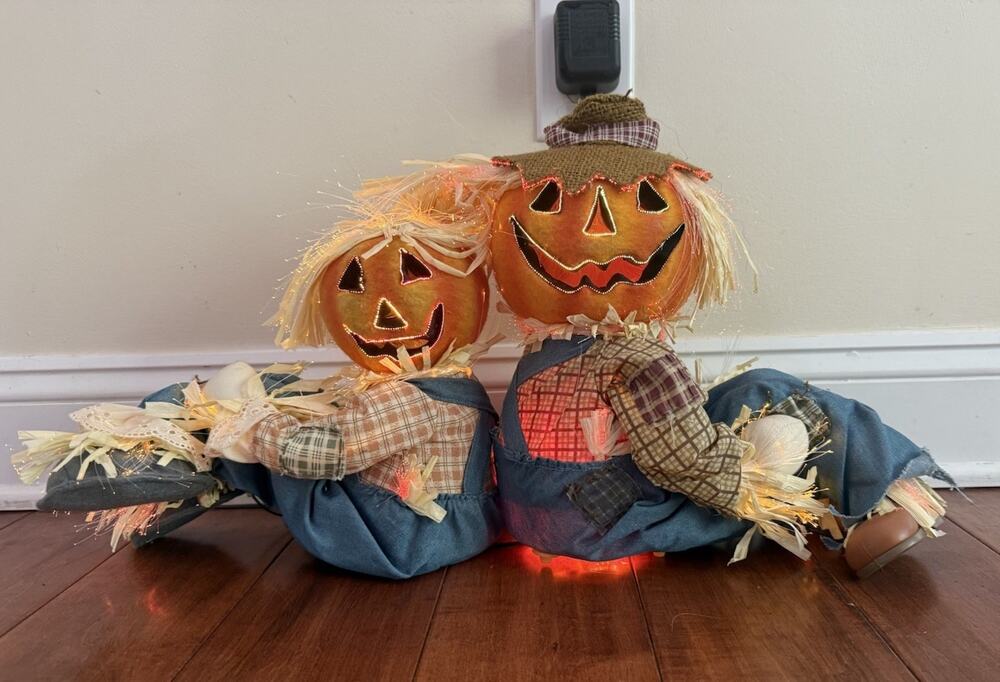 Gemmy Halloween Couple Sitting Fiber Optic Lights Yellow Scarecrow Pumpkin